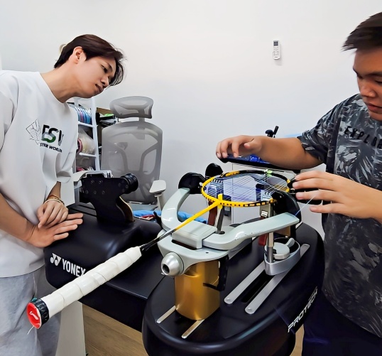 Best Badminton Stringing Course for For Certified Stringer BSW Best Stringer Worldwide
